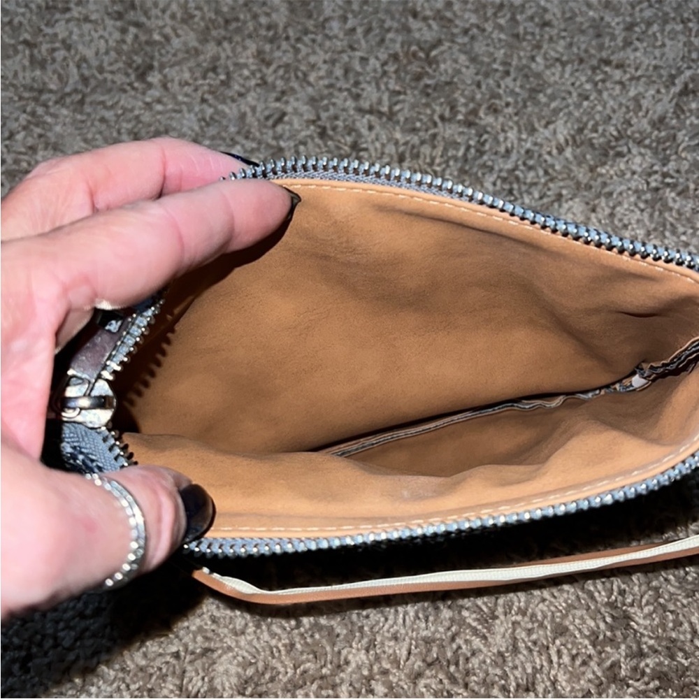 MICHAEL KORS REED LARGE LOGO TOTE. VANILLA SIGNATURE. NWT. Free bag w purchase. - Picture 12 of 13
